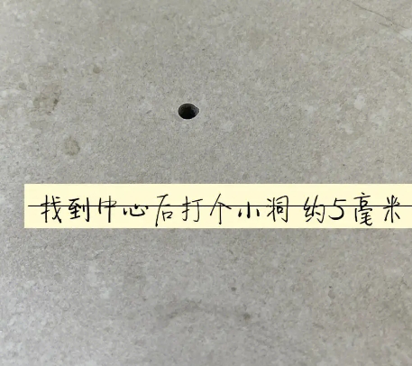 老城瓷砖空鼓维修公司专业解答在瓷砖铺贴过程中，如果砂料搅拌不均匀，将会带来以下问题