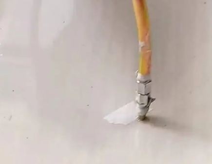 老城瓷砖空鼓维修公司专业解答在瓷砖铺贴过程中，如果使用的砂料过粗（如全部使用了粗砂），可能会导致以下问题